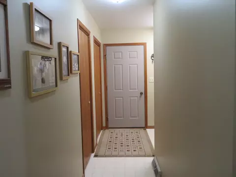 Entry Way - 2273 Beverly Dr, Morris, IL 60450 photo 3 of 3