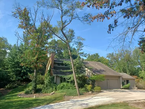 10503 Shelley Ct, Bull Valley, IL 60098