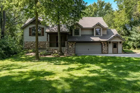 10784 Kristi Hills Dr, Roscoe, IL 61073