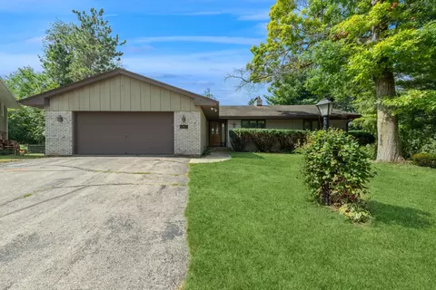 4885 Brigadoon Rd, Rockford, IL 61107