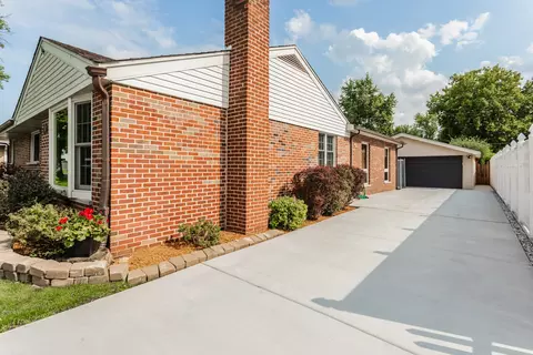 Exterior - 7707 W 80th St, Bridgeview, IL 60455 photo 2 of 8