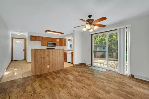 Living - 517 W Cermak Rd, Braidwood, IL 60408 photo 3 of 4