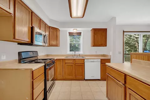 Kitchen - 517 W Cermak Rd, Braidwood, IL 60408 photo 3 of 5