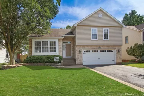 1040 Trillium Ln, Bartlett, IL 60103