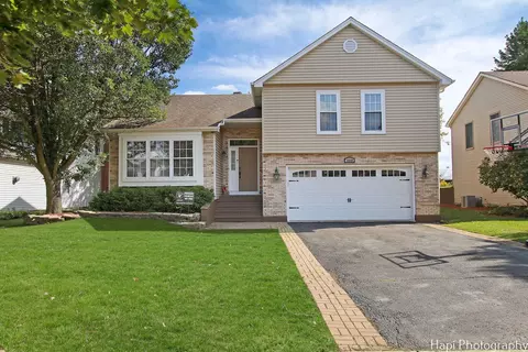 Exterior - 1040 Trillium Ln, Bartlett, IL 60103 photo 2 of 6
