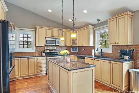 Kitchen - 1040 Trillium Ln, Bartlett, IL 60103 photo 1 of 3