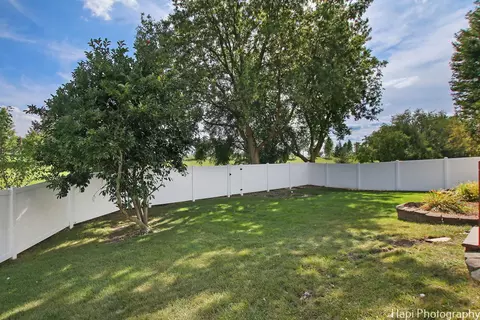 Exterior - 1040 Trillium Ln, Bartlett, IL 60103 photo 4 of 6