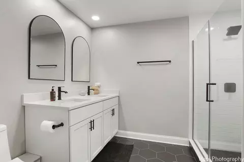 Bath - 1040 Trillium Ln, Bartlett, IL 60103 photo 1 of 3