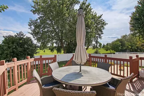 Exterior - 1040 Trillium Ln, Bartlett, IL 60103 photo 3 of 6