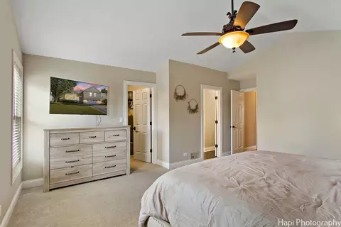Bedroom - 1040 Trillium Ln, Bartlett, IL 60103 photo 2 of 4