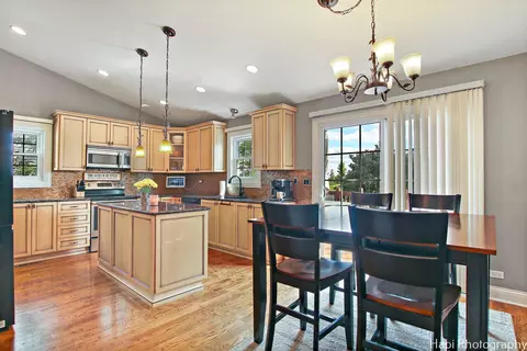 Kitchen - 1040 Trillium Ln, Bartlett, IL 60103 photo 3 of 3