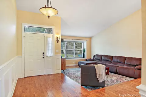 Entry Way - 1040 Trillium Ln, Bartlett, IL 60103 photo 1 of 2