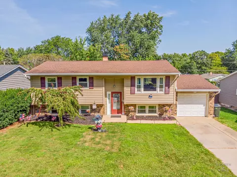 628 Krenz Ave, Cary, IL 60013