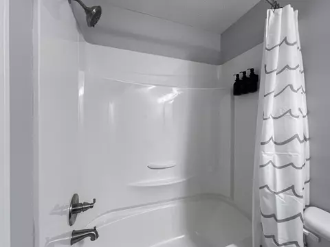 Bath - 506 Beacon Ct, Bloomington, IL 61704 photo 9 of 9