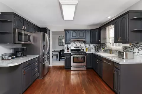 Kitchen - 506 Beacon Ct, Bloomington, IL 61704 photo 8 of 10