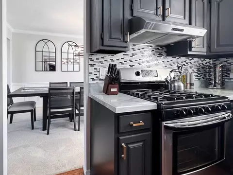 Kitchen - 506 Beacon Ct, Bloomington, IL 61704 photo 9 of 10