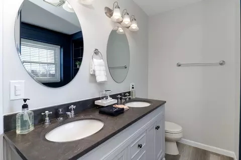Bath - 506 Beacon Ct, Bloomington, IL 61704 photo 2 of 9