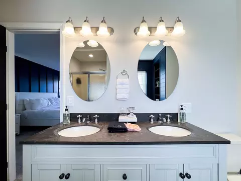 Bath - 506 Beacon Ct, Bloomington, IL 61704 photo 4 of 9