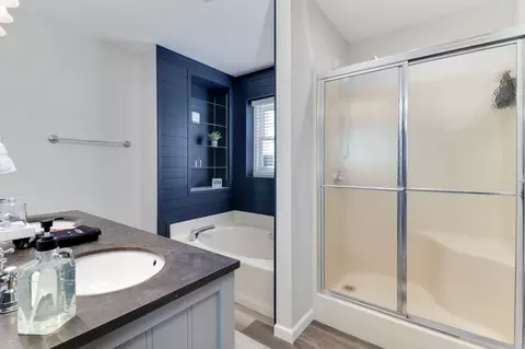 Bath - 506 Beacon Ct, Bloomington, IL 61704 photo 3 of 9