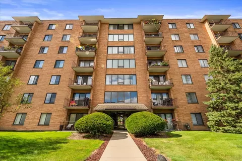 1747 W Crystal Ln #610, Mount Prospect, IL 60056