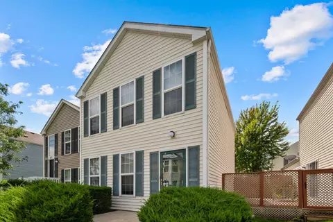 633 Serendipity Dr, Aurora, IL 60504