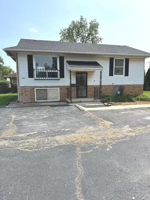 805 E 153 St, Phoenix, IL 60426