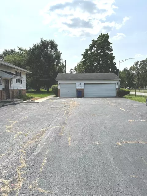 805 E 153 St, Phoenix, IL 60426 photo 2