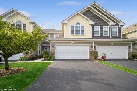326 E Tall Oaks Ln, Itasca, IL 60143