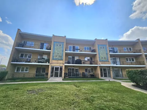 10312 S Pulaski Rd #302A, Oak Lawn, IL 60453
