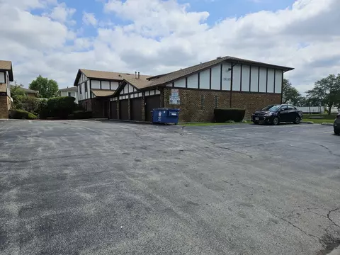 Exterior - 12109 S Laramie Ave #2B, Alsip, IL 60803 photo 2 of 4
