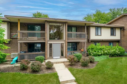 567 Somerset Ln #8, Crystal Lake, IL 60014