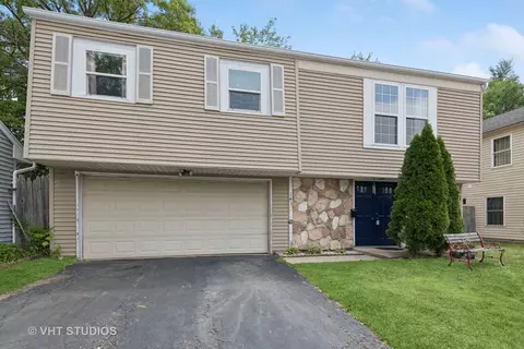 143 Highbury Dr, Elgin, IL 60120
