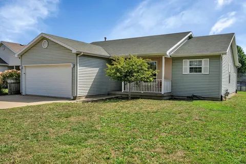 224 N Van Buren Ave, Bradley, IL 60915