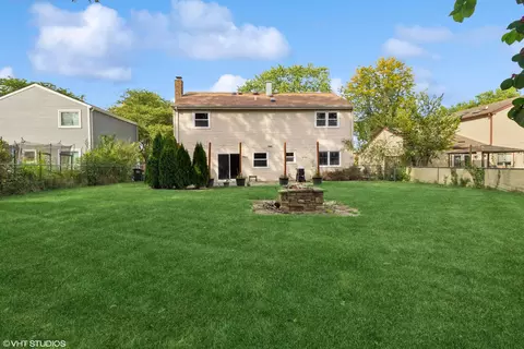 Exterior - 817 W Appletree Ln, Bartlett, IL 60103 photo 6 of 6