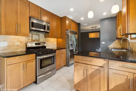Kitchen - 817 W Appletree Ln, Bartlett, IL 60103 photo 6 of 6