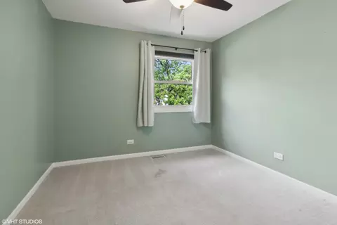 Bedroom - 817 W Appletree Ln, Bartlett, IL 60103 photo 6 of 7
