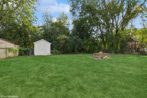 Exterior - 817 W Appletree Ln, Bartlett, IL 60103 photo 4 of 6