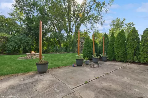 Exterior - 817 W Appletree Ln, Bartlett, IL 60103 photo 3 of 6