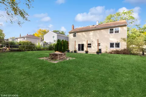 Exterior - 817 W Appletree Ln, Bartlett, IL 60103 photo 5 of 6
