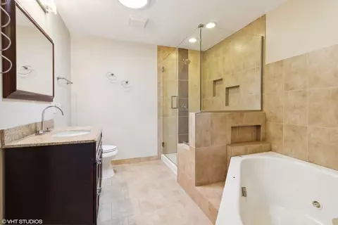 Bath - 817 W Appletree Ln, Bartlett, IL 60103 photo 2 of 4