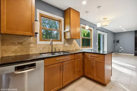 Kitchen - 817 W Appletree Ln, Bartlett, IL 60103 photo 2 of 6