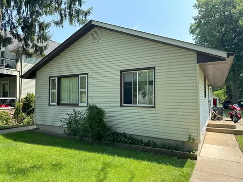 2913 Gilboa Ave, Zion, IL 60099
