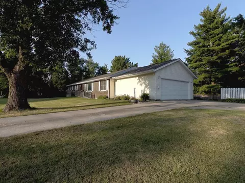Exterior - 401 N Washington St, Dwight, IL 60420 photo 3 of 8