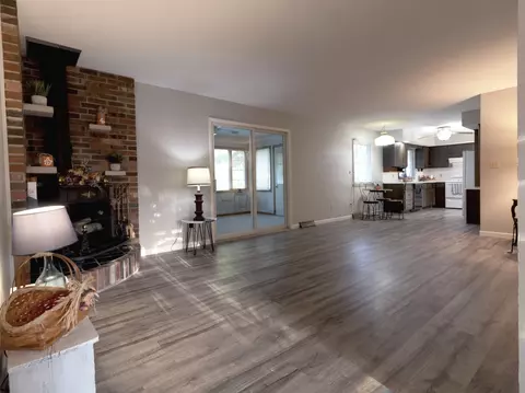 Living - 401 N Washington St, Dwight, IL 60420 photo 5 of 5