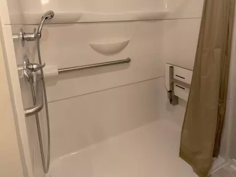 Bath - 401 N Washington St, Dwight, IL 60420 photo 5 of 5