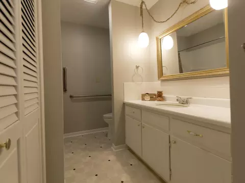 Bath - 401 N Washington St, Dwight, IL 60420 photo 3 of 5