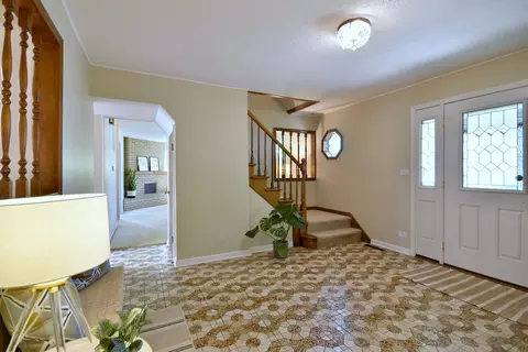 Entry Way - 4304 Linden Ln, Rolling Meadows, IL 60008 photo 1 of 1