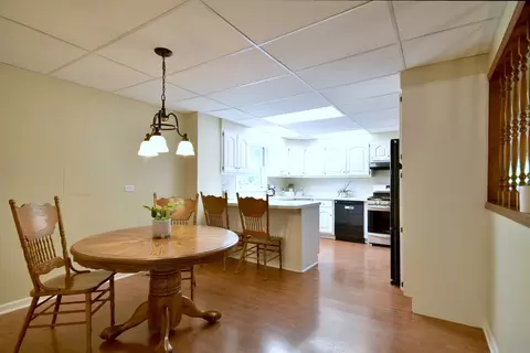 Kitchen - 4304 Linden Ln, Rolling Meadows, IL 60008 photo 1 of 2