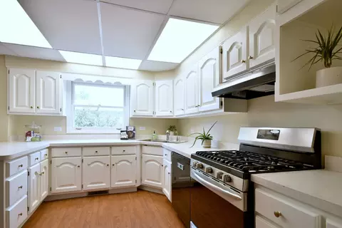 Kitchen - 4304 Linden Ln, Rolling Meadows, IL 60008 photo 2 of 2