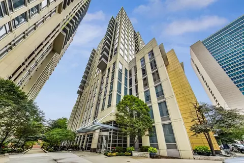 720 N Larrabee St #1212, Chicago, IL 60654